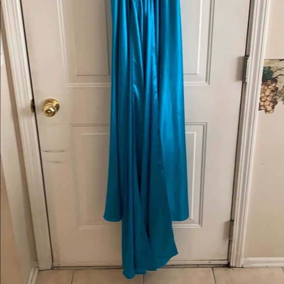 Turquoise sequined Gown - Picture 5 of 6